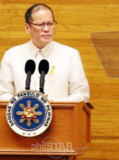 President Aquino delivers his second State of the Nation Address during the joint session of the 15th Congress at the House of Representatives yesterday. (From philstar.com)